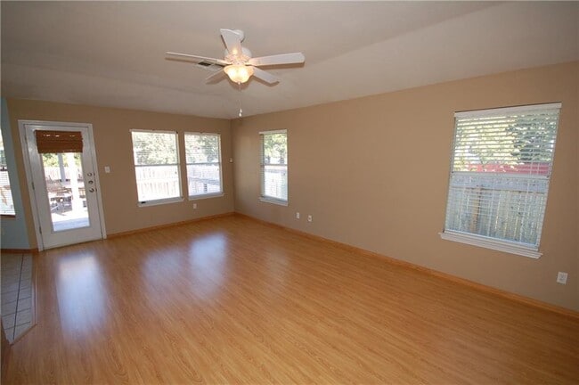 Foto del edificio - 1202 Pathfinder Way