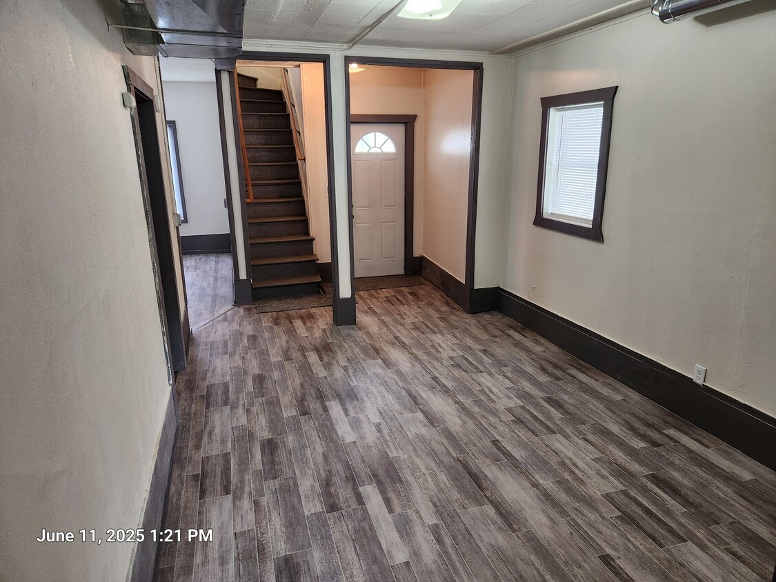 Dining Room - 1111 University Ave