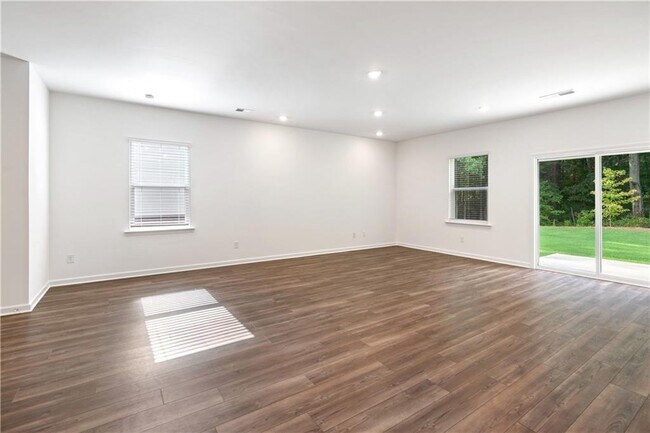 Foto del edificio - 821 Evergreen Rd