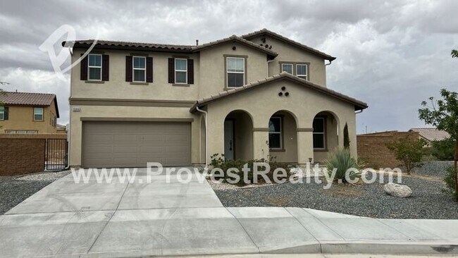 Building Photo - HUGE 5 Bedroom 2.5 Bath Home in Victorville!!