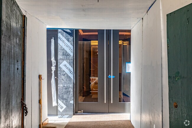 Building Photo - 250 East 21st Street