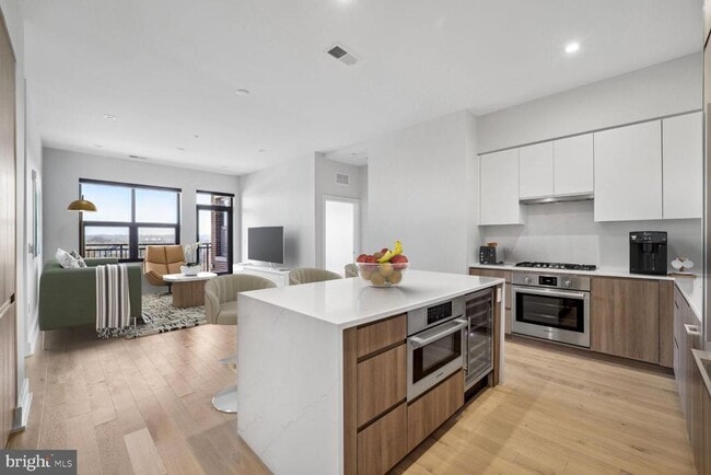 Foto del edificio - 737 Swann Ave