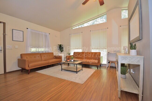 Foto del edificio - 11960 N Government Wy