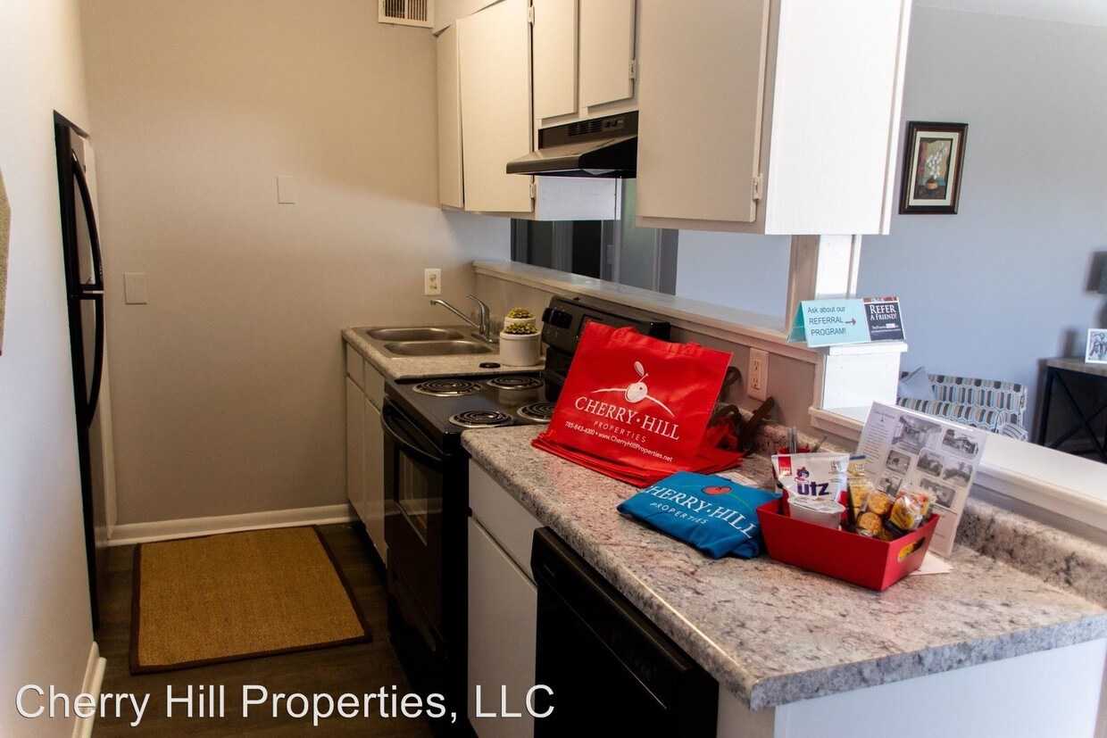 Foto principal - 2541-2566 Redbud Ln