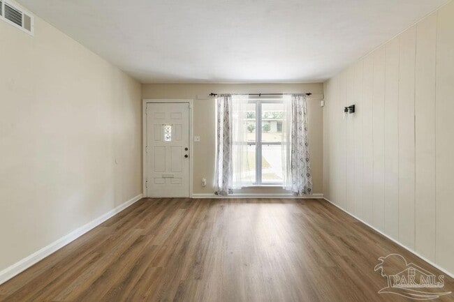 Foto del edificio - 4936 Springhill Dr