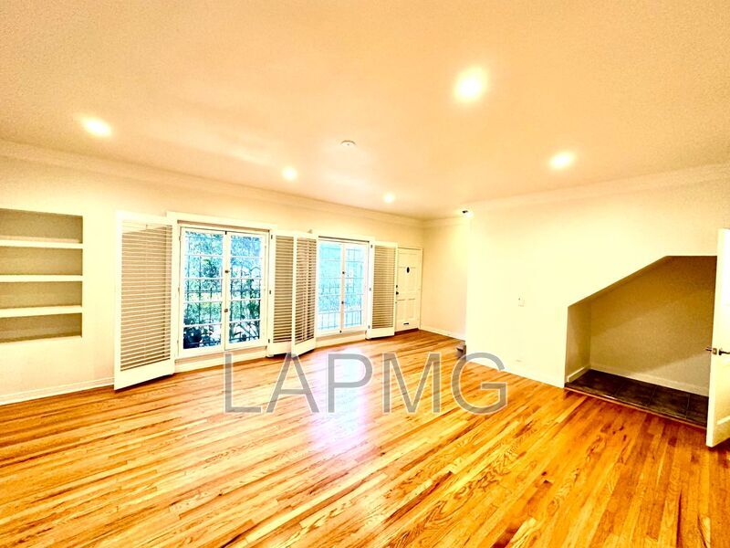 Primary Photo - 107 Kings Rd