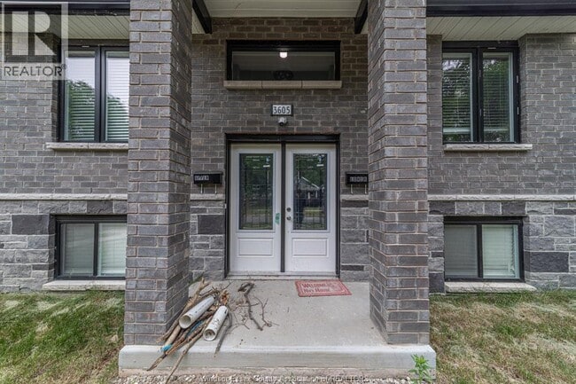 Building Photo - 3605 King St