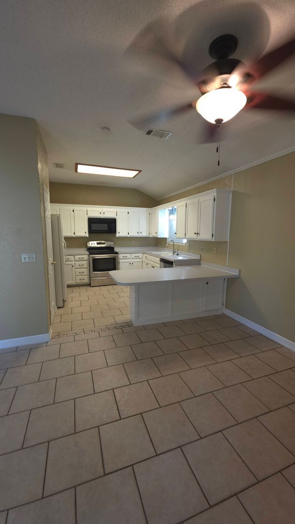 Foto del edificio - Wonderful Large 3 Bedroom Home
