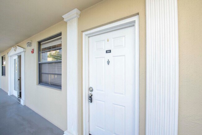 Foto del edificio - 3515 Village Blvd