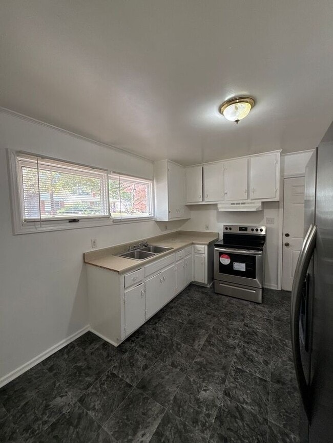 Building Photo - Nice Brick Ranch in Biddle Heights
