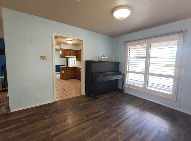 Building Photo - Comfortable 3 bedroom, 2.5 bath home in the WALL SCHOOL DISTRICT! AVAILABLE NOW!