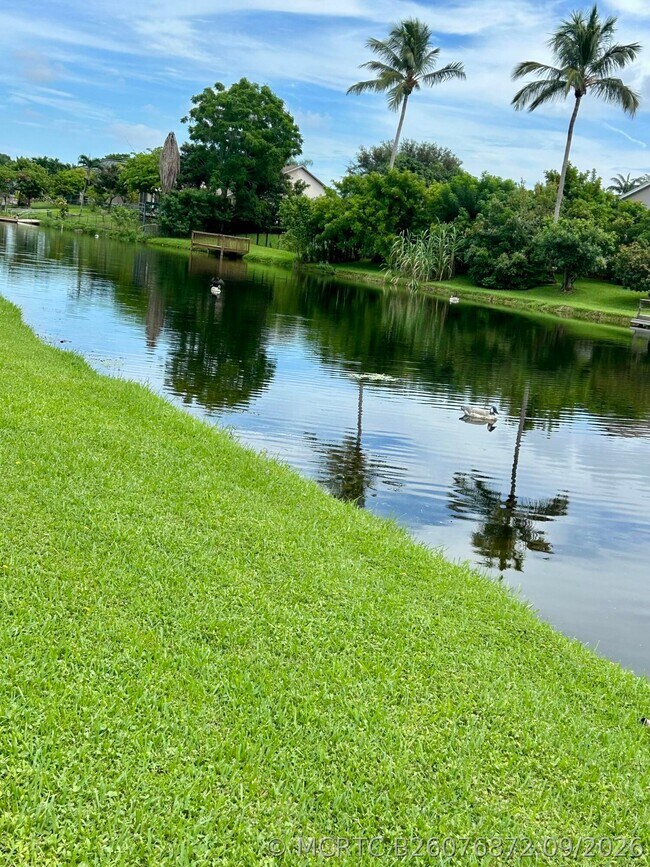 Foto del edificio - 1224 Lake Breeze Dr