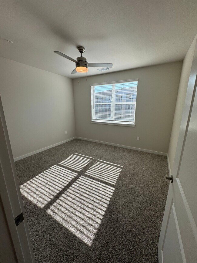 Foto del edificio - 455 Elevon Pkwy