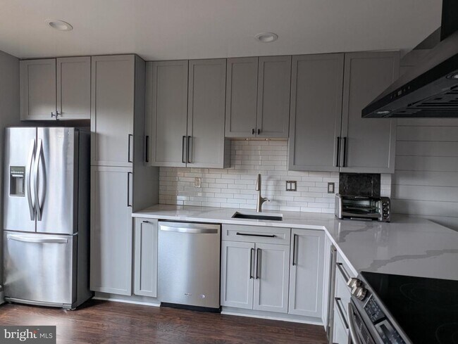 Foto del edificio - 114 Roberts Ln