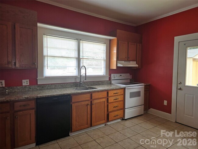 Building Photo - 123 Charleston Dr