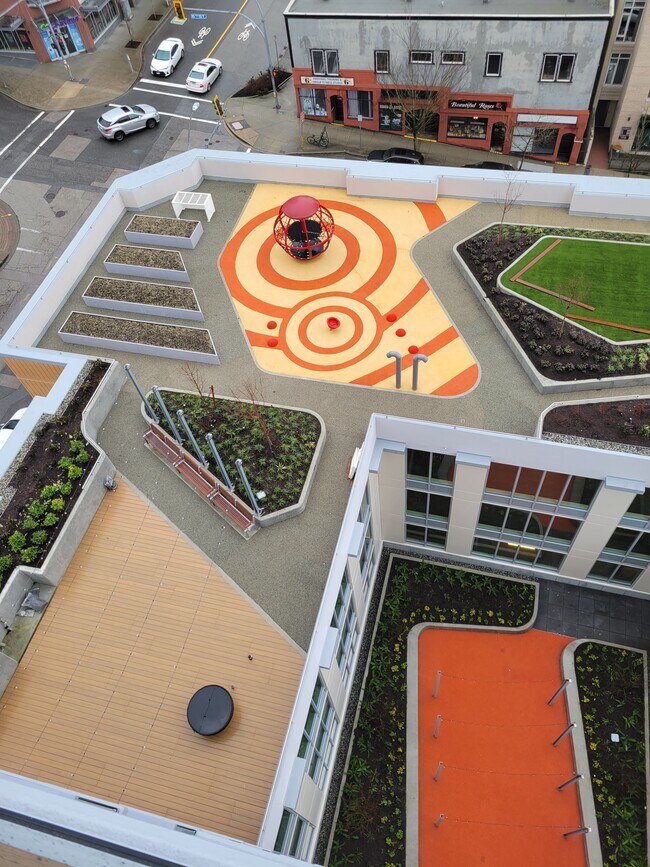 outdoor play area - 618 Carnarvon St