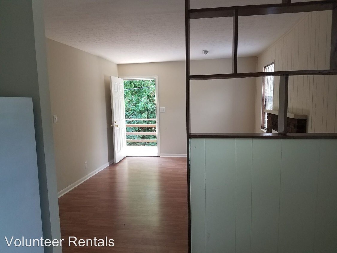 Foto principal - 755 E Red Bud Rd