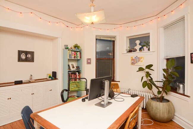 Foto del edificio - 3821 N Damen Ave
