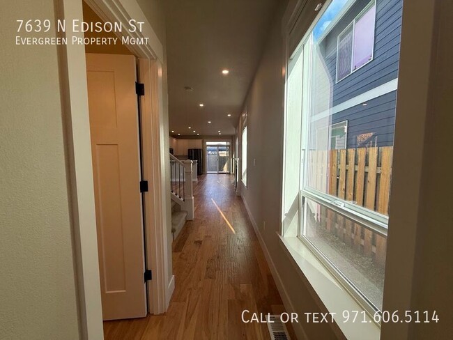 Foto del edificio - 7639 N Edison St