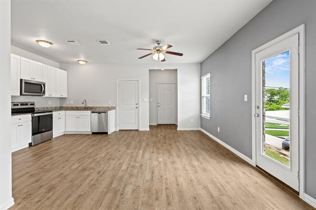Primary Photo - 2020 E Myrtle St