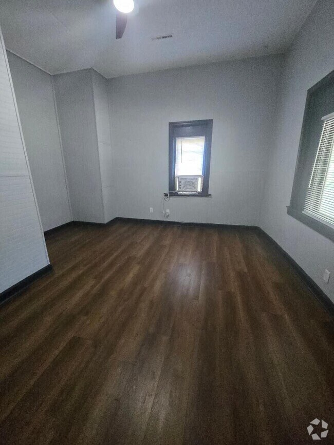 Building Photo - 2621 Askew Ave