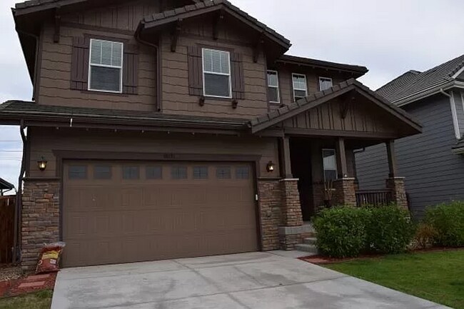 Building Photo - Spacious 3 Bedroom 2.5 Bathroom Home in Me...