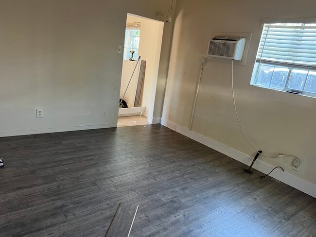 Bedroom - 920 W 13th St