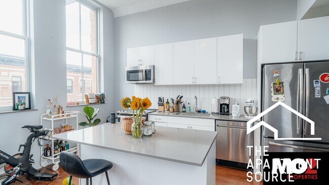 Foto del edificio - 1427 N Milwaukee Ave