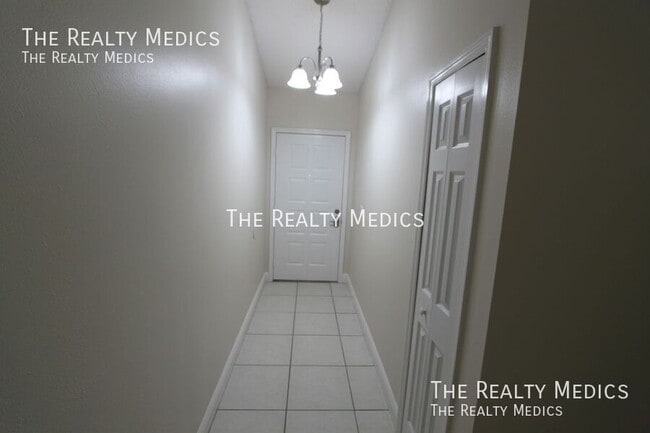 Building Photo - 7761 Country Pl