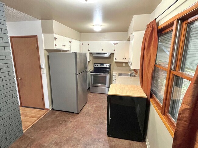 Foto del edificio - Classic Mill Park ranch-style home, 3 bedroom, 1 bathroom with large fenced yard