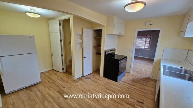 Building Photo - 238 Park Pl N