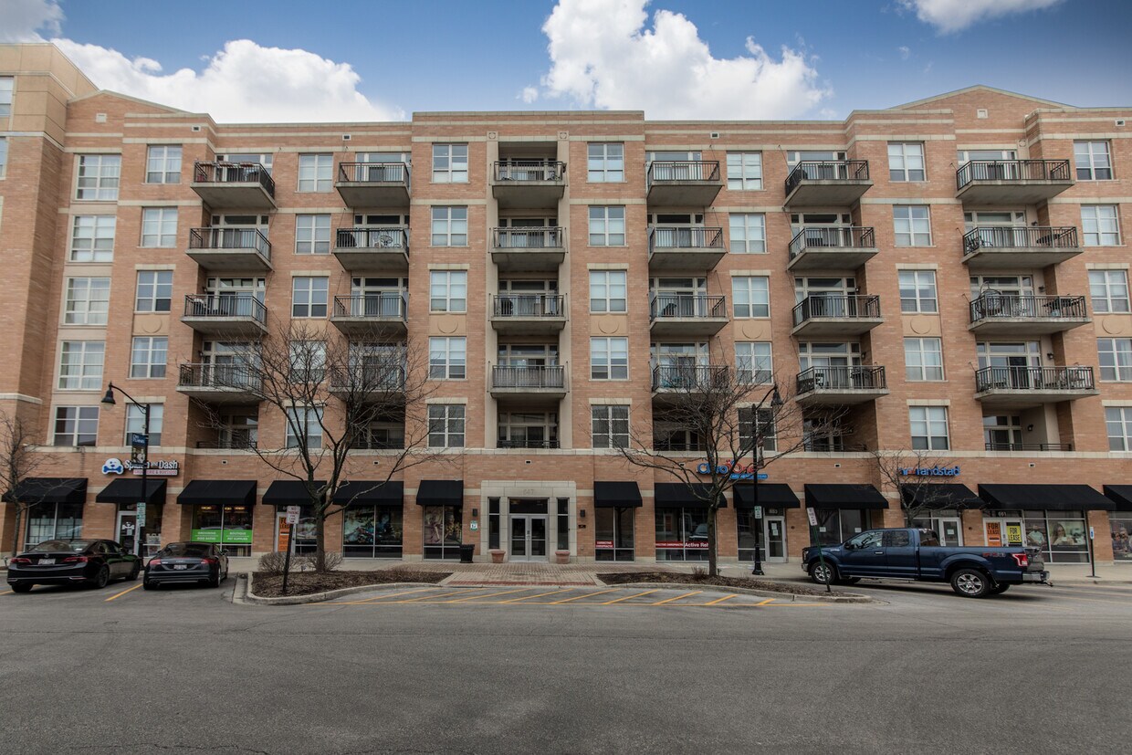 647 Metropolitan Way Unit 608L, Des Plaines, IL 60016 Condo for Rent