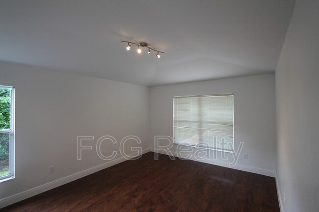 Foto del edificio - 132 Sunward Run