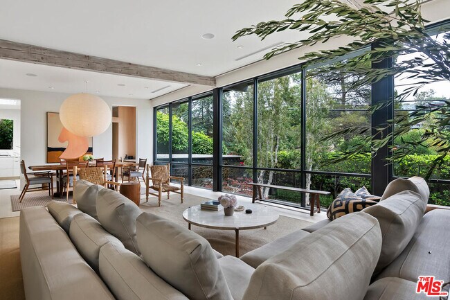 Foto del edificio - 431 W Rustic Rd