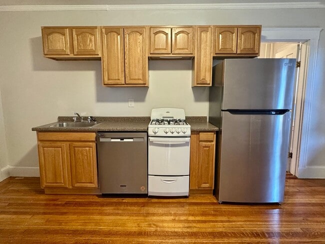 Building Photo - 2-bed Comm & Wash Brighton