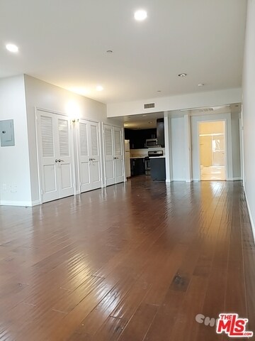 Foto del edificio - 1029 S Hobart Blvd