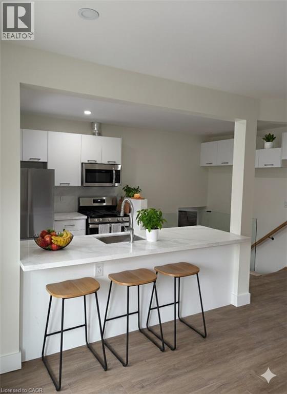 Building Photo - 259 John St S