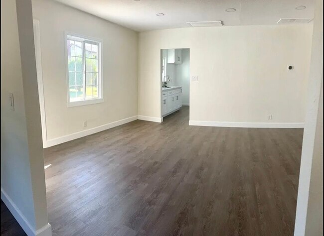 Building Photo - 7015 De Celis Pl