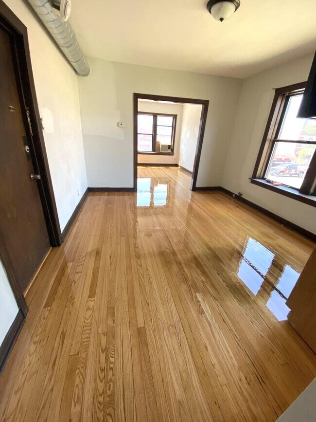 Foto del edificio - 4810 W Armitage Ave