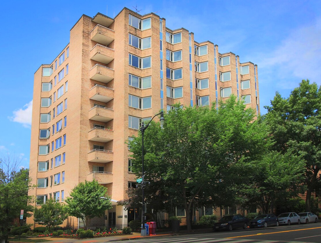 Primary Photo - 2800 Wisconsin Ave NW