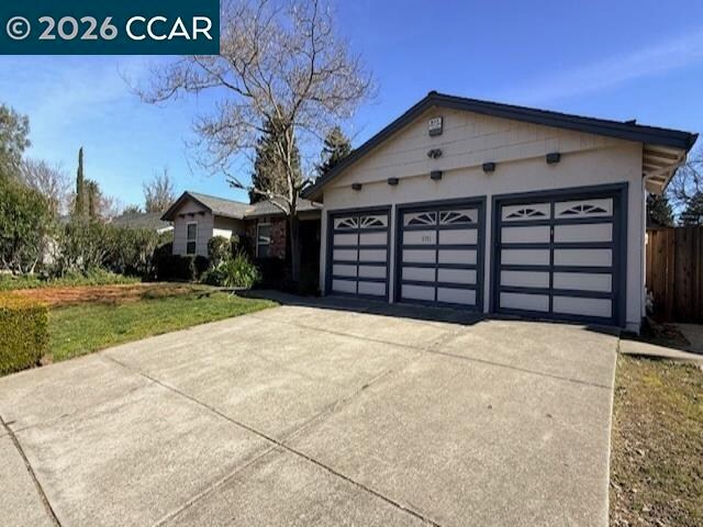 Foto del edificio - 2321 Talavera Dr