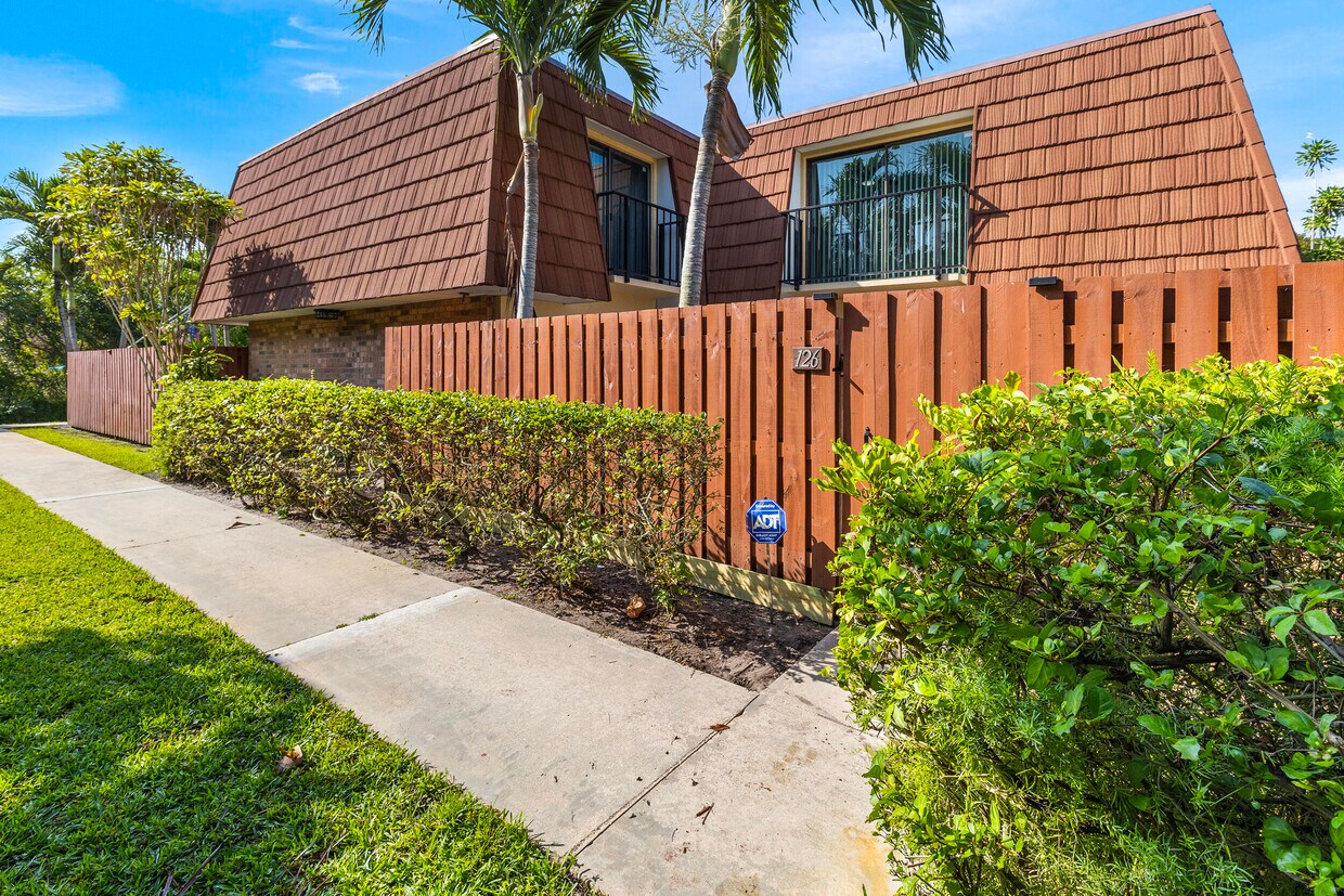 Foto principal - 1420 Augusta Cir