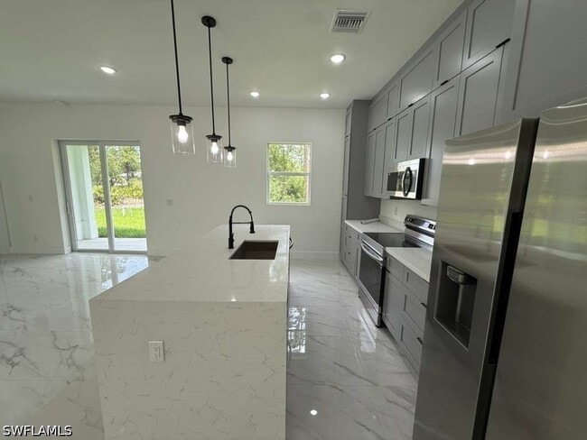 Foto del edificio - 723 Epps Brown St E