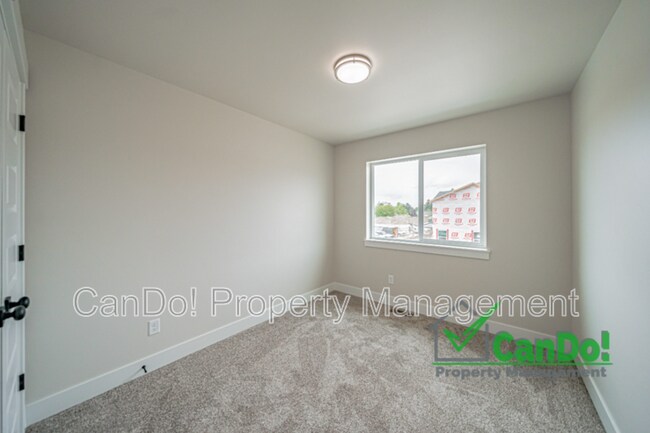 Building Photo - 2998 Huntshire Ave