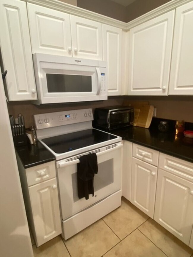 Foto del edificio - Jackson Square - 2 Bedroom, 2 Bathroom Condo **$400 Leasing Bonus**