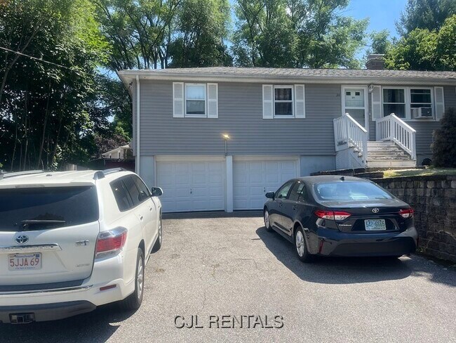 Building Photo - 26 Neillian St