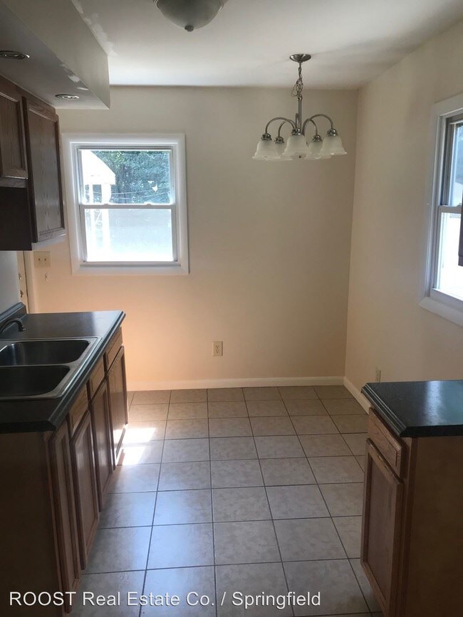 Foto del edificio - 2 br, 1 bath House - 2407 Van Buren Ave