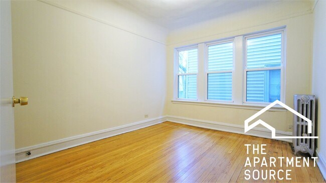 Foto del edificio - 2948 N Albany Ave