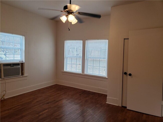Foto del edificio - 503 S College Ave