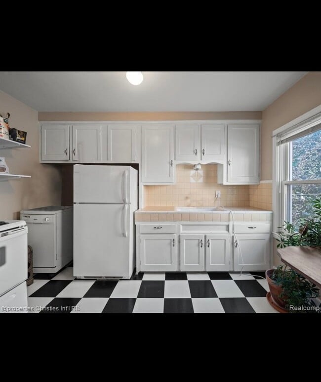 Building Photo - 18 Woodward Heights Blvd